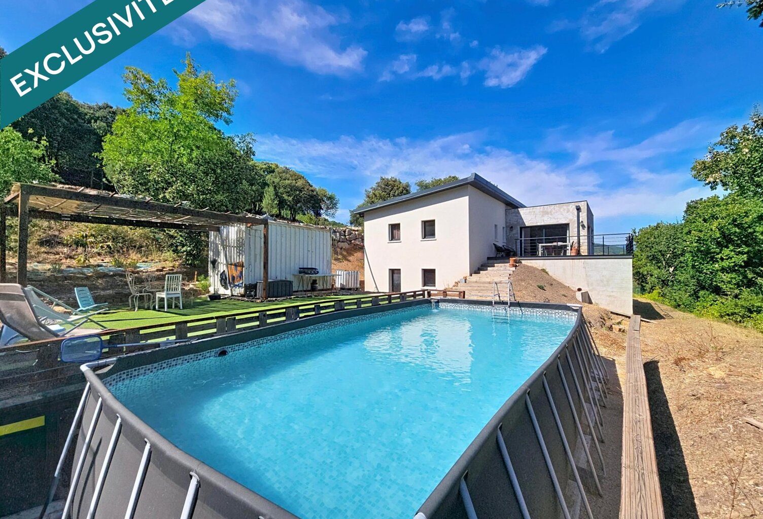 Une villa contemporaine de plain-pied offrant un cadre de vie absolument exceptionnel, avec vue dominante, calme total et aucun vis-à-vis. — photo 1