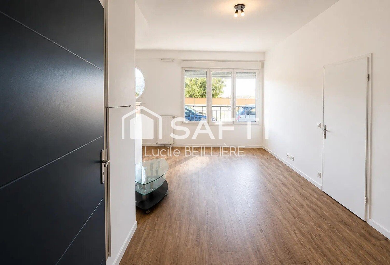 Au Blanc Mesnil 93150 appartement de 40m2, 2 pièces,1 chambre, une place de parking intérieur — photo 1