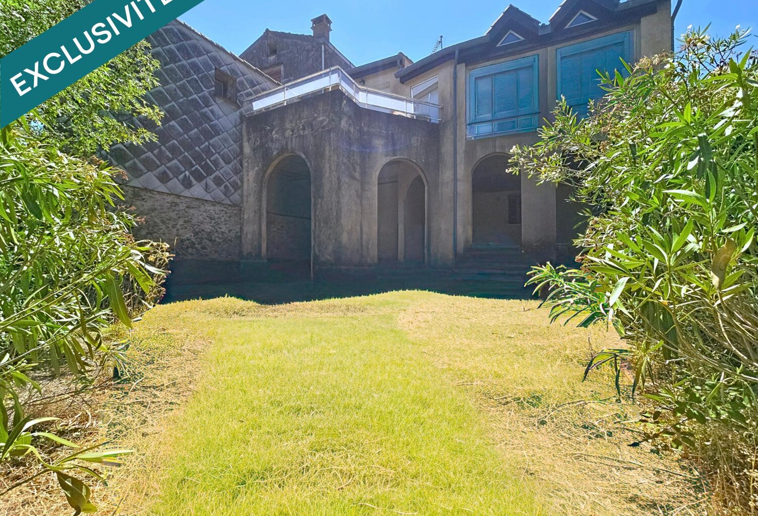 Une maison de village de caractère avec jardin, terrasse et vue dominante absolument exceptionnelle au cœur d'Olargues. — photo 1