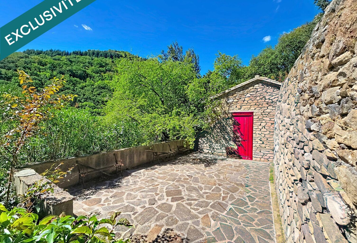 Une superbe maison en pierre entièrement rénovée, avec jardin et mazet aménagé, dans un environnement privilégié. — photo 1