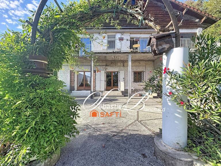 CHALONGES (74)  Maison 216m² + appartement indépendant sur 21 447m² de terrain — photo 1