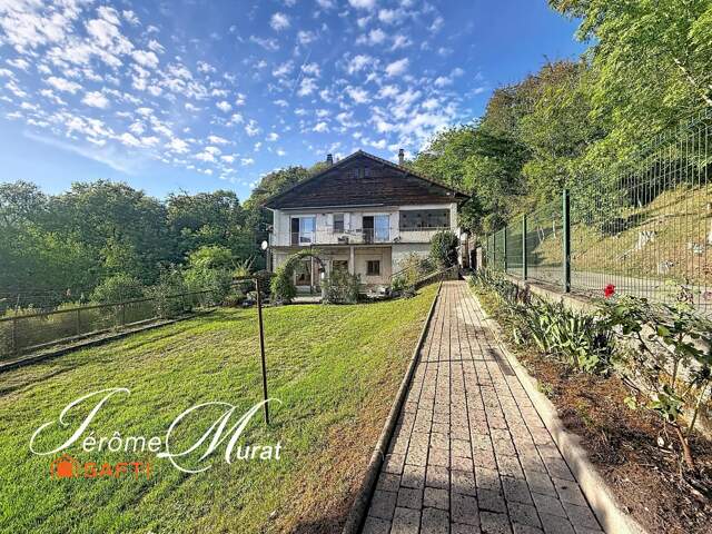 Challonges  Maison et appartement indépendant sur 2,1 hectares de terrain — photo du bien
