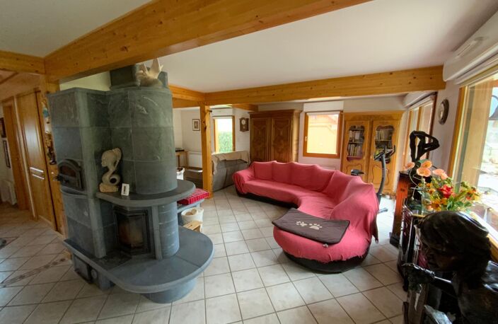 Chalet d'exception avec grand terrain paysagé de 2000 M2 ,  proximité des pistes et de la nature, emplacement rare. — photo 3