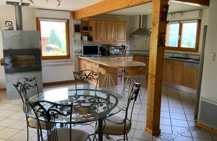Chalet d'exception avec grand terrain paysagé de 2000 M2 ,  proximité des pistes et de la nature, emplacement rare. — photo 4