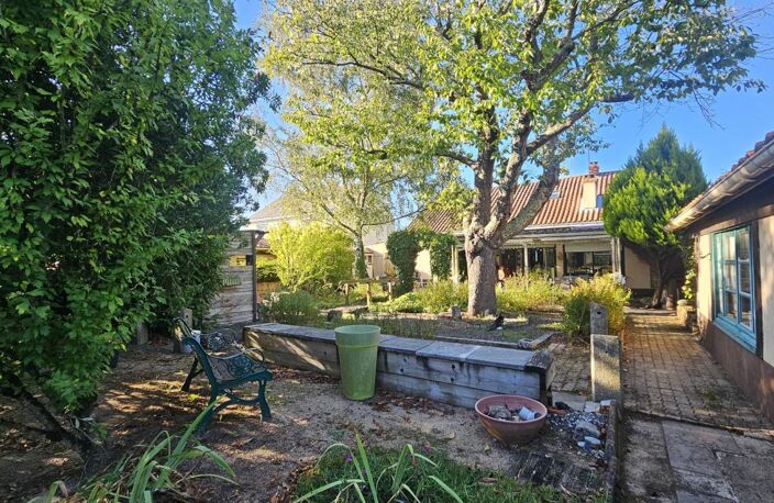 SAINT HERBLAIN (44) PROCHE COMMODITES ET GRANDS AXES MAISON FAMILIALE AVEC GITE ET ANNEXES SUR 1941M² — photo 2