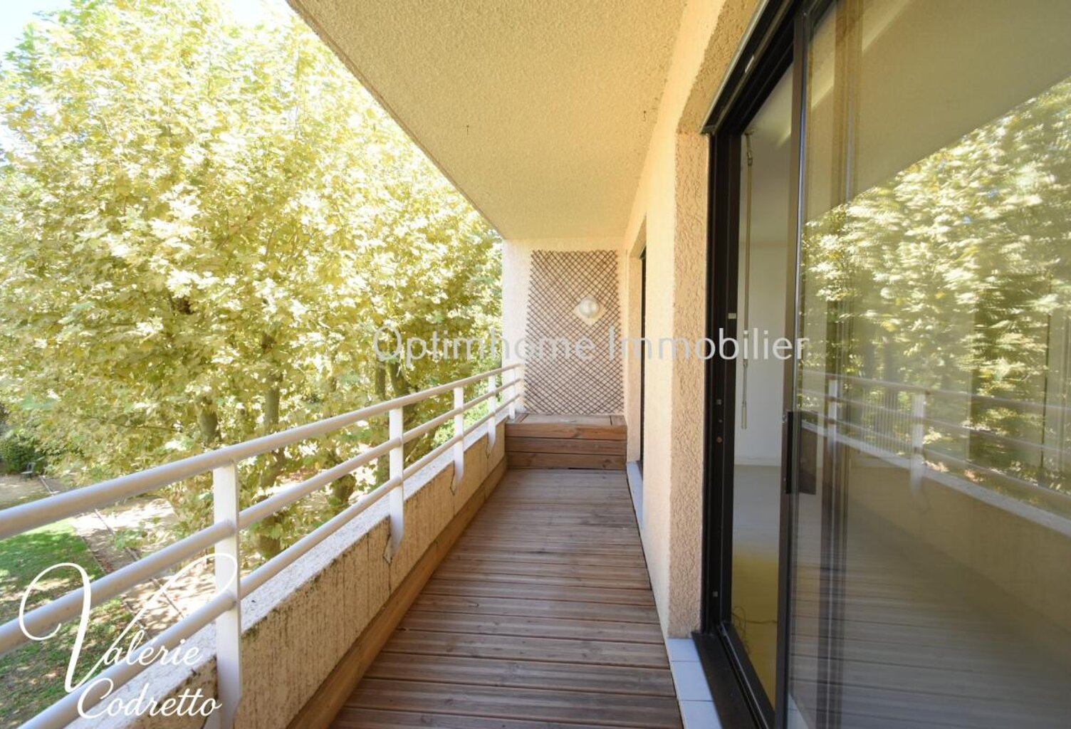 HYÈRES CENTRE-VILLE – t2 DE 49 M² AVEC TERRASSE – ASCENSEUR 83400 — photo 1