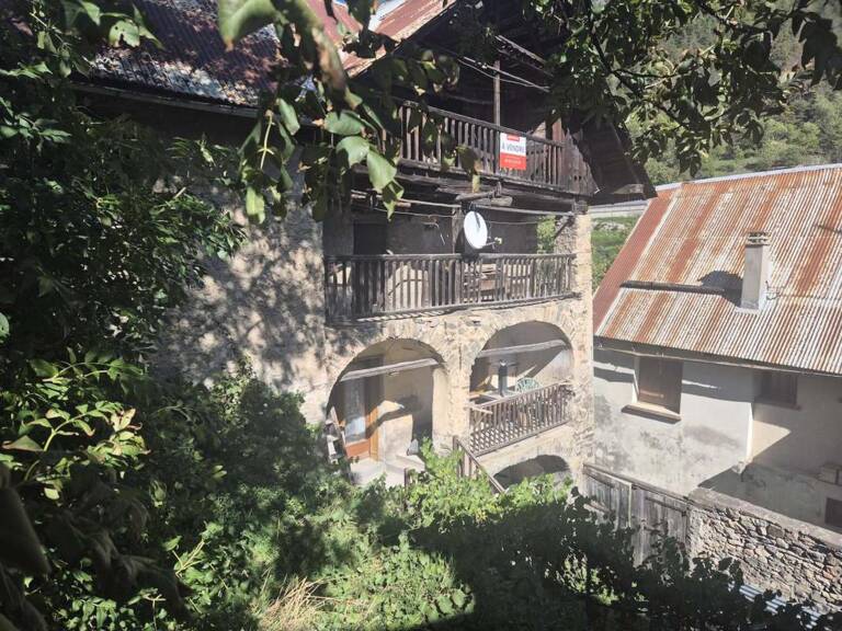 Maison à vendre 4 pièces  (05) — photo 1