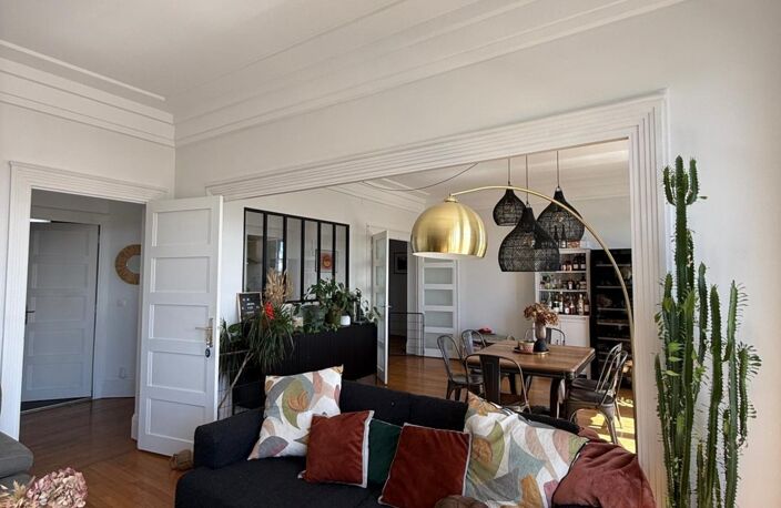 SUPERBE APPARTEMENT HAUSSMANNIEN DE CARACTERE — photo 2