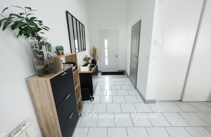 Maison habitable de suite, belles prestatations, école et voie verte à pied Nouaillé Maupertuis — photo 3