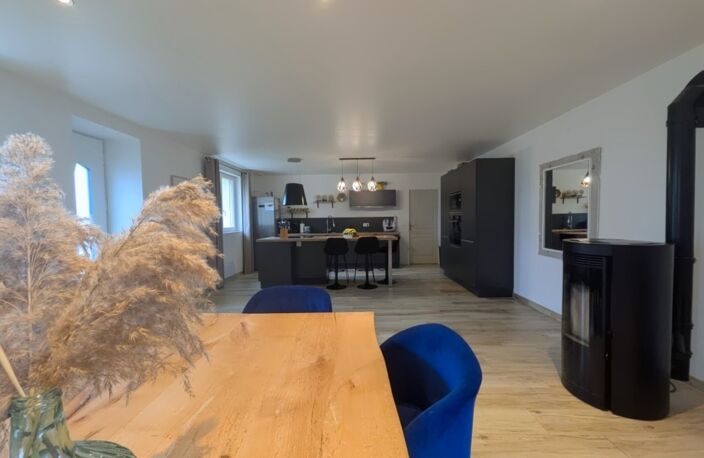 MAISON EN PIERRE RÉNOVÉE – 208 M² – 5 CHAMBRES – VIE DE PLAIN-PIED – TERRAIN 1 000 M² – A 8 MINUTES DE SAINT-MAIXENT — photo 3