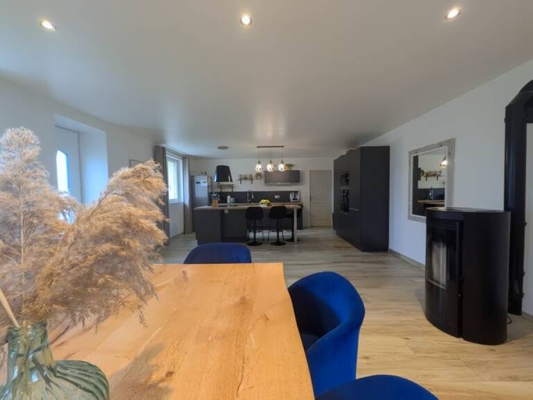 Maison en pierre rénovée – 208 m² – 5 chambres – Vie de plain-pied – Dépendances- Terrain de 1000m2 — photo 1