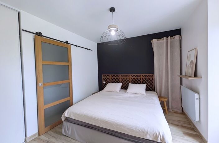 MAISON EN PIERRE RÉNOVÉE – 208 M² – 5 CHAMBRES – VIE DE PLAIN-PIED – TERRAIN 1 000 M² – A 8 MINUTES DE SAINT-MAIXENT — photo 5