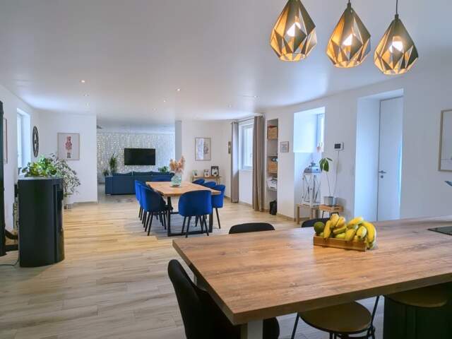 Maison en pierre rénovée – 208 m² – 5 chambres – Vie de plain-pied – Dépendances- Terrain de 1000m2 — photo du bien