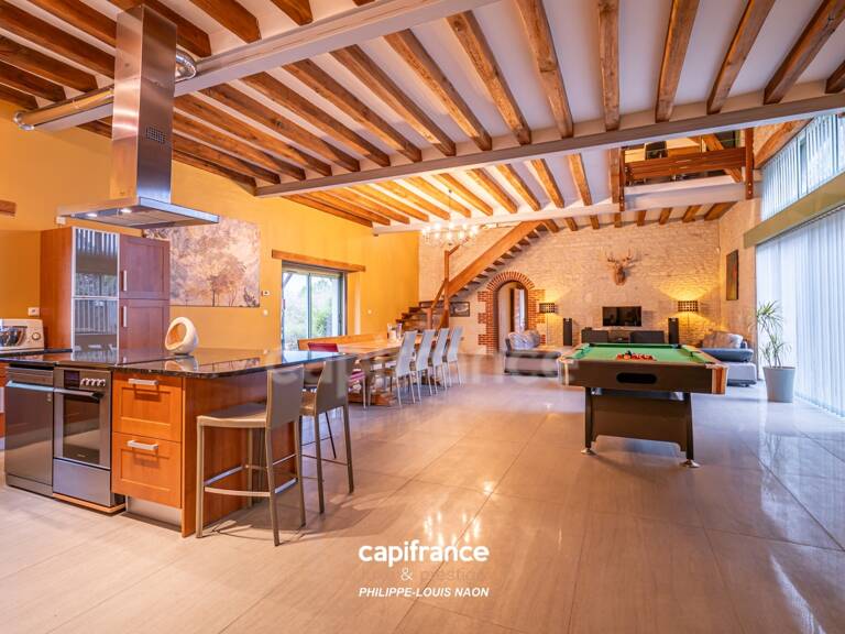 CETTE PROPRIETE DE 5 CHAMBRES EST UNE RENCONTRE RARE AVEC L'EXCELLENCE ! — photo 1