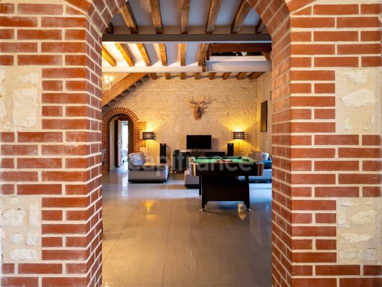 CETTE PROPRIETE DE 5 CHAMBRES EST UNE RENCONTRE RARE AVEC L'EXCELLENCE ! — photo 1