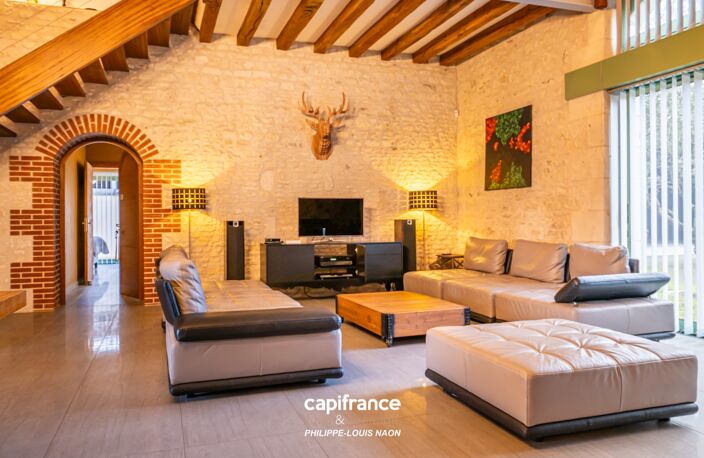 CETTE PROPRIETE DE 5 CHAMBRES EST UNE RENCONTRE RARE AVEC L'EXCELLENCE ! — photo 2