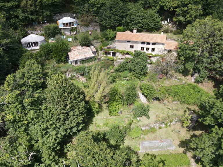Belle maison Ardéchoise avec gîtes sur le terrain de 9950m² — photo 1