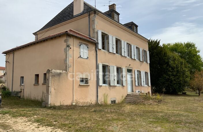 A  SAINT FORGEUX LESPINASSE (42) MAISON DE CARACTERE de 200 M2 avec DEPENDANCES et terrain clos de 8400M2 — photo 2