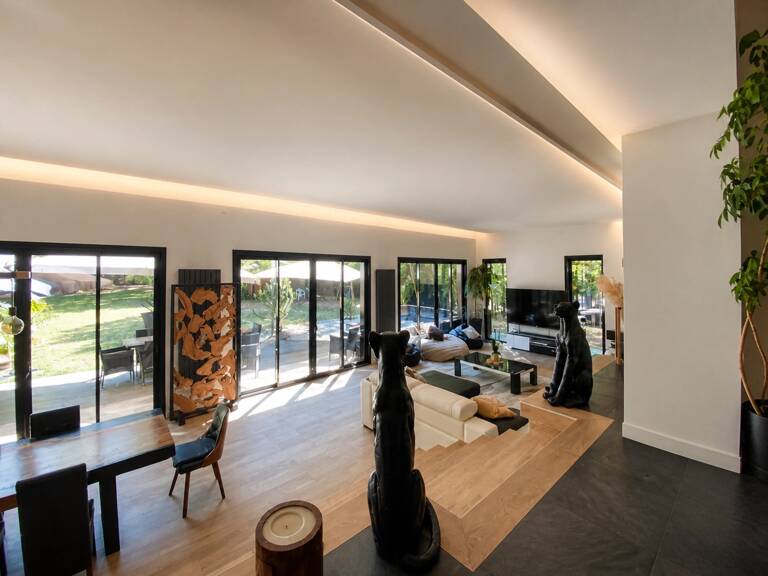 Cadre verdoyant, volumes lumineux et prestations haut de gamme à Lamorlaye (60) Le Lys — photo 1