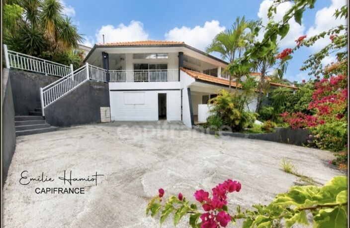 A vendre - Fort de France – Quartier Didier - Maison d'architecte – 7 Pièces – 4 Chambres + Petit T2 Indépendant — photo 2