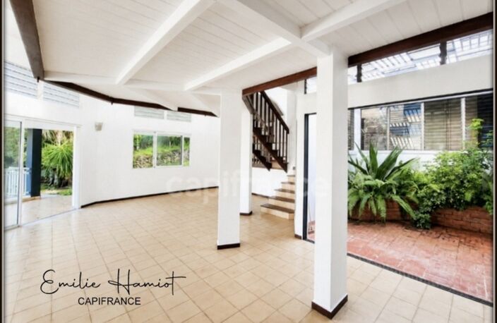 A vendre - Fort de France – Quartier Didier - Maison d'architecte – 7 Pièces – 4 Chambres + Petit T2 Indépendant — photo 4