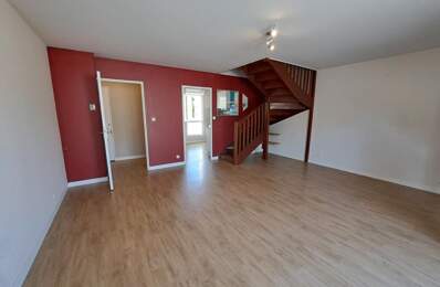 SURZUR Appartement T3 en DUPLEX de 67,70 m2. Terrasse, garage fermé et parking. À pied du bourg — photo du bien