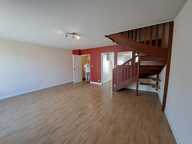 SURZUR Appartement T3 en DUPLEX de 67,70 m2. Terrasse, garage fermé et parking. À pied du bourg — photo 2