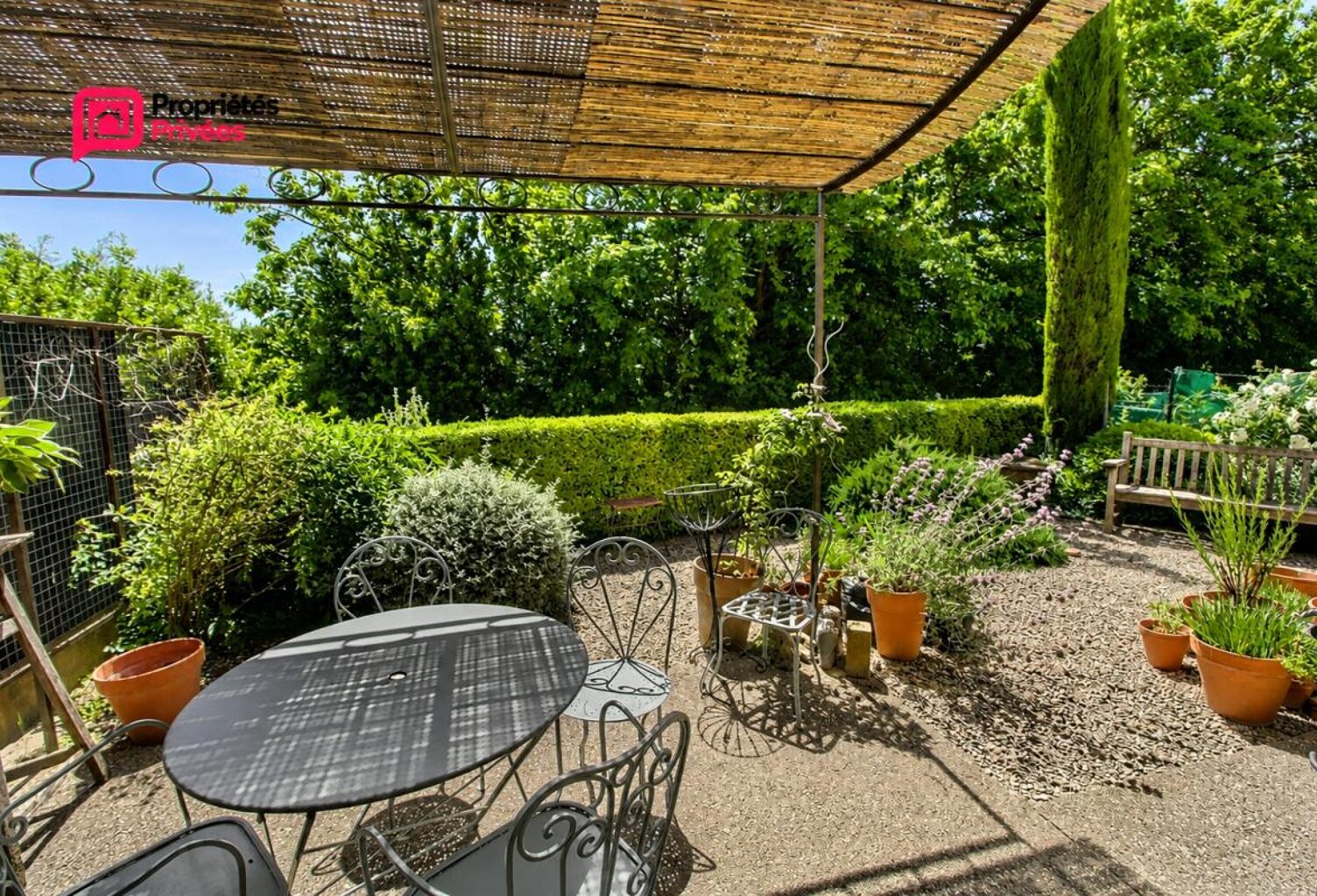 UZES 5 minutes à pied de la place aux herbes, 86m² 3 chambres garage place de parking et jardin de 50 m² — photo 1