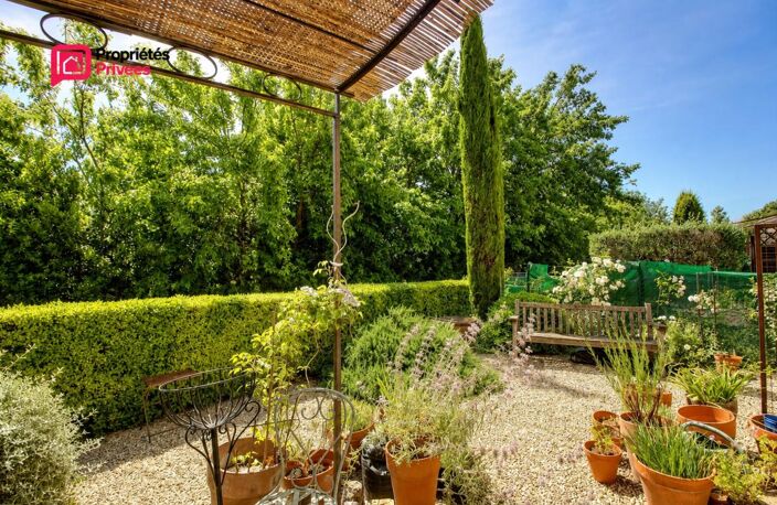UZES 5 minutes à pied de la place aux herbes, 86m² 3 chambres garage place de parking et jardin de 50 m² — photo 2