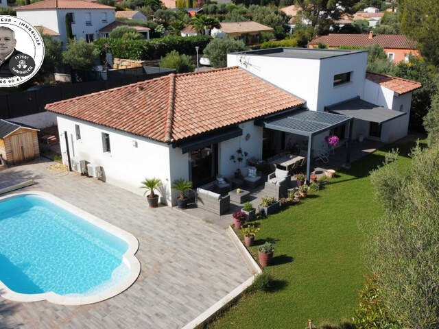 VILLA de Type 5 pièces - Piscine — photo du bien