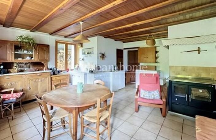 Chalet ancien, mazot et 5 hectares de terrain à Hé — photo 2