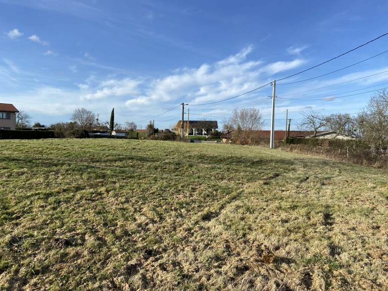 Viriat - terrain à bâtir hors lotissement - 700m² - viabilisé — photo 1