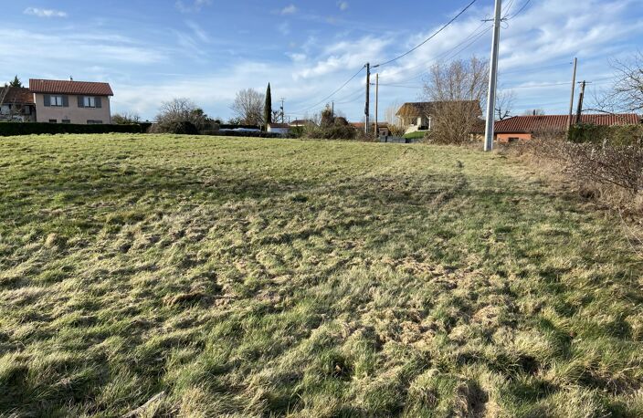 Viriat - terrain à bâtir hors lotissement - 700m² - viabilisé — photo 2