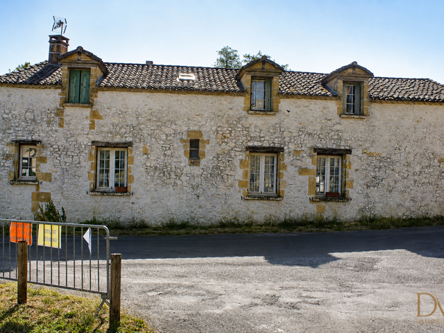 Maison avec ancien commerce   Faux-en-Périgord — photo du bien