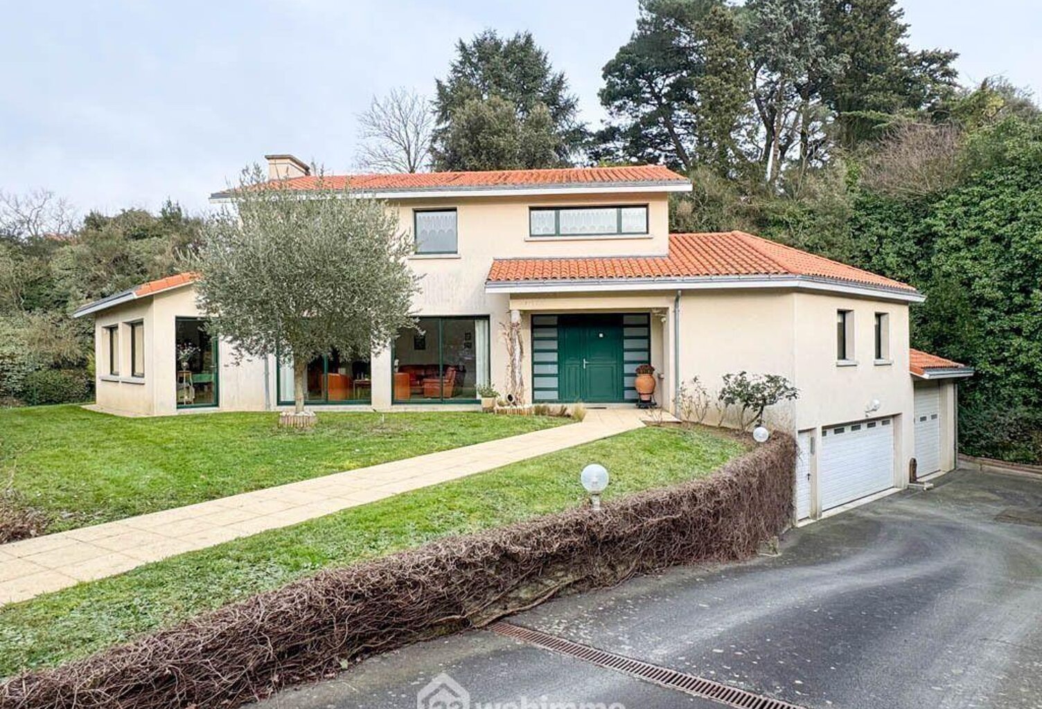 Maison - 235m² - Cholet — photo 1