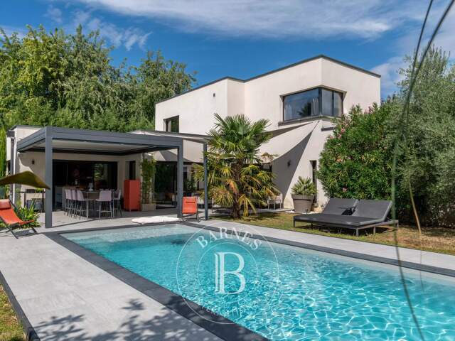 Saint Didier au Mont d'Or - Maison contemporaine - 9 pièces - 6 chambres - Terrain de 1469m² — photo du bien