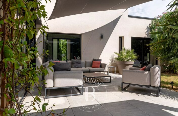Saint Didier au Mont d'Or - Maison contemporaine - 9 pièces - 6 chambres - Terrain de 1469m² — photo 3
