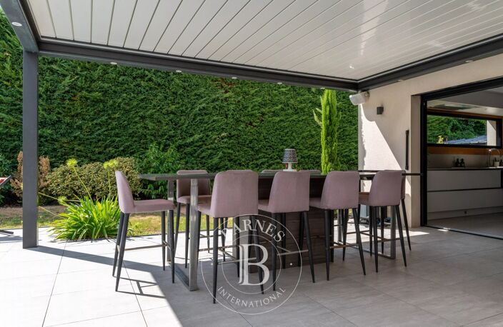 Saint Didier au Mont d'Or - Maison contemporaine - 9 pièces - 6 chambres - Terrain de 1469m² — photo 5