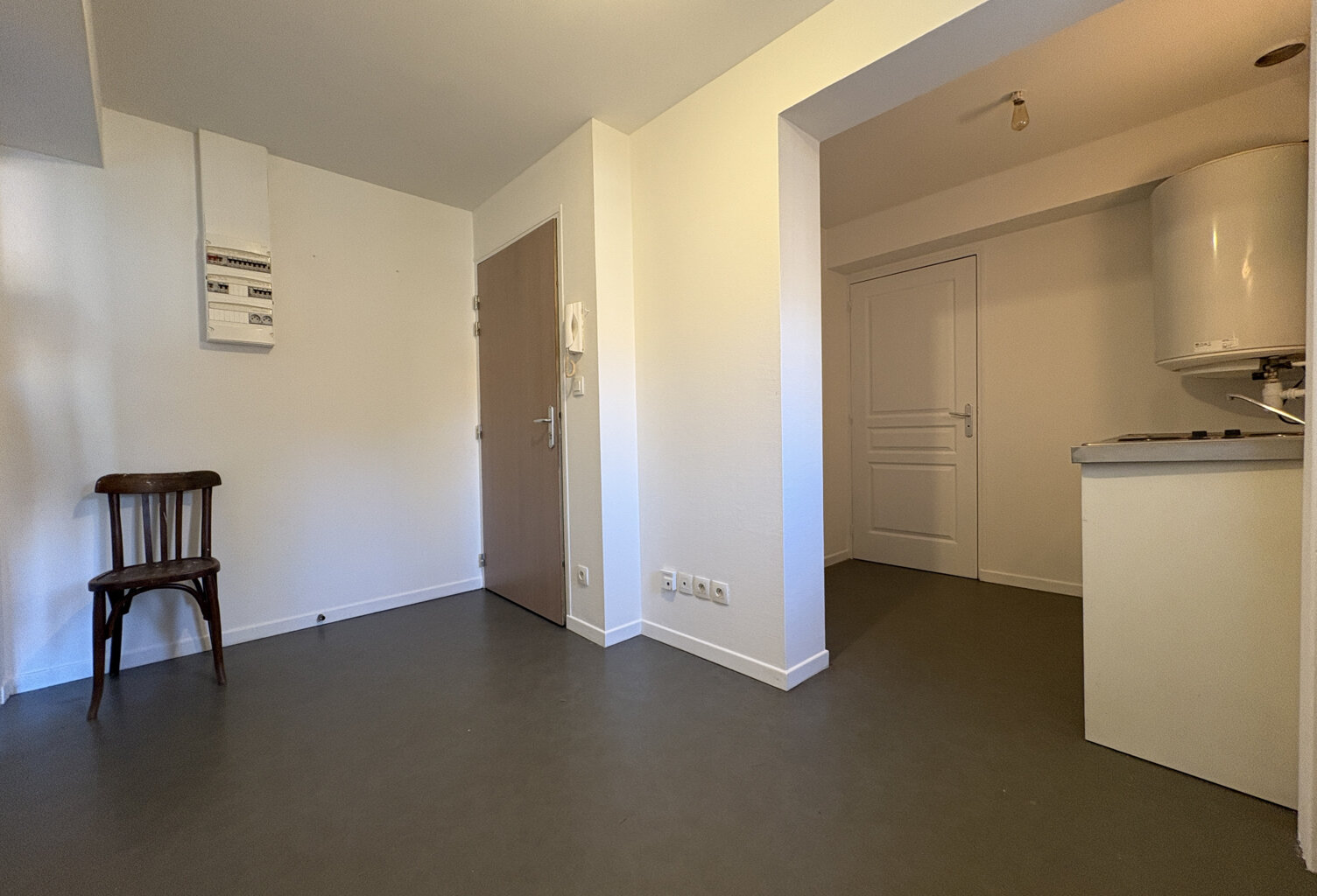 Studio 25m2 - Yvré-l'Évêque - 400EUR — photo 1