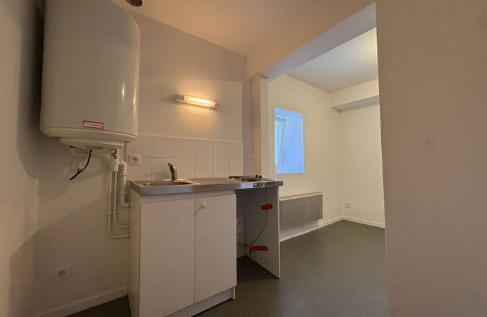 Studio 25m2 - Yvré-l'Évêque - 400EUR — photo 3