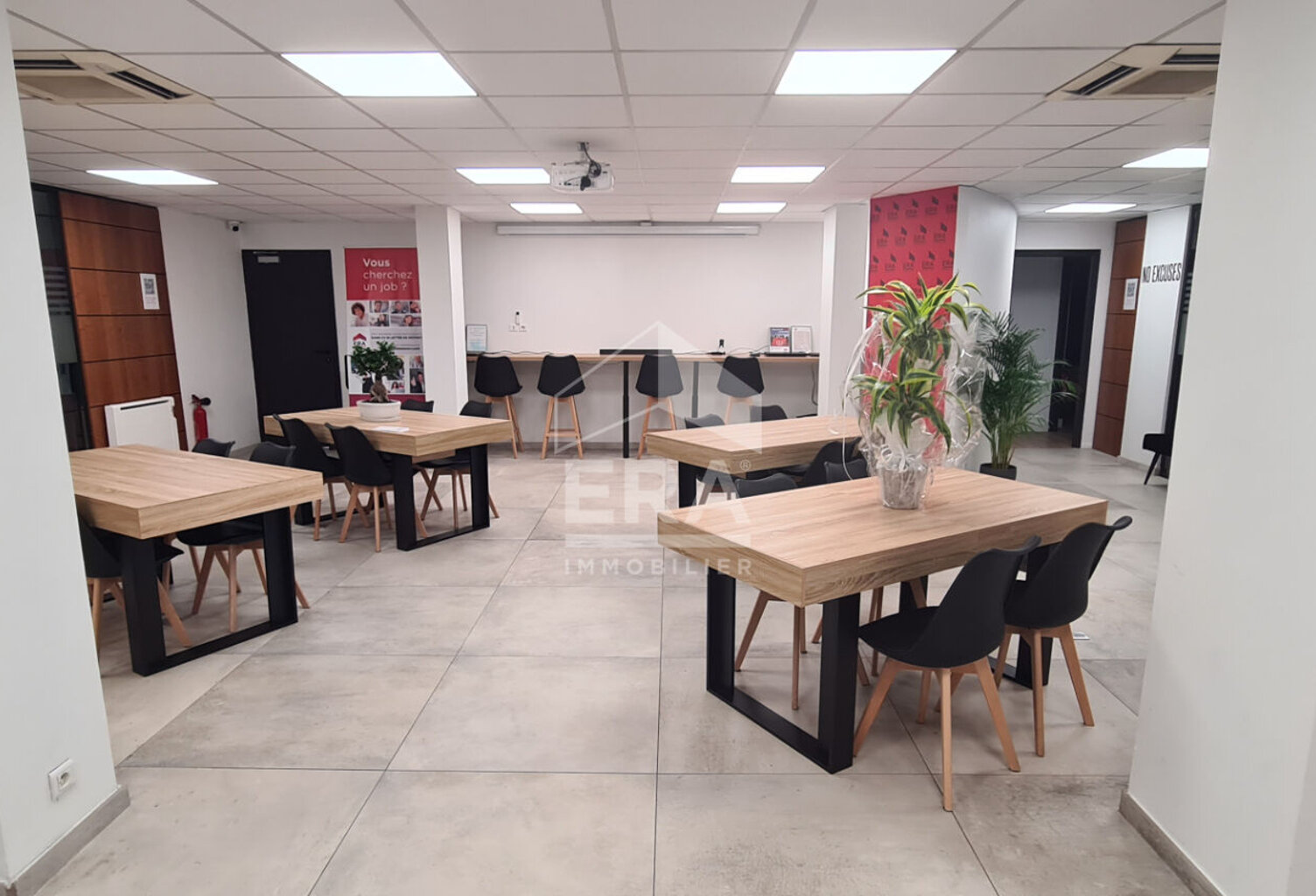 Murs commerciaux  libre de 345 M² en plein centre ville — photo 1