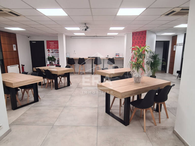 Murs commerciaux  libre de 345 M² en plein centre ville — photo 1