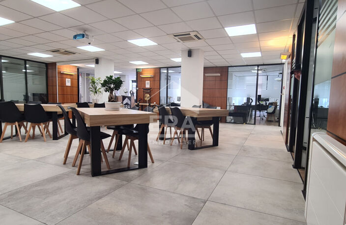 Murs commerciaux  libre de 345 M² en plein centre ville — photo 2