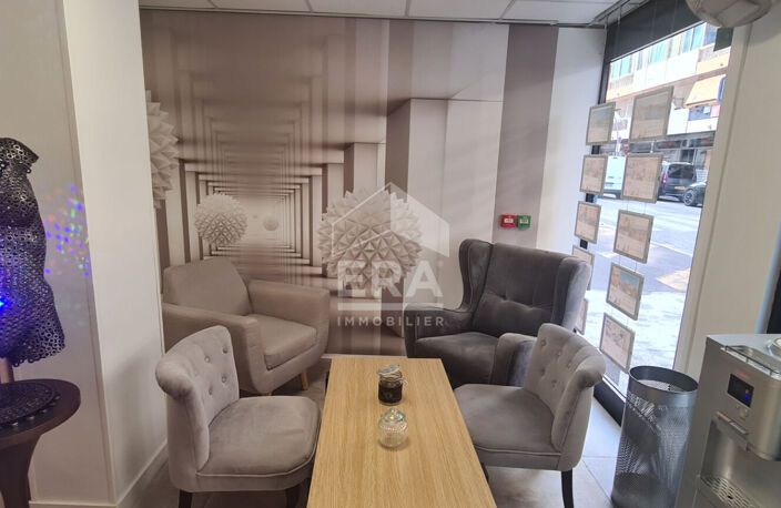 Murs commerciaux  libre de 345 M² en plein centre ville — photo 4