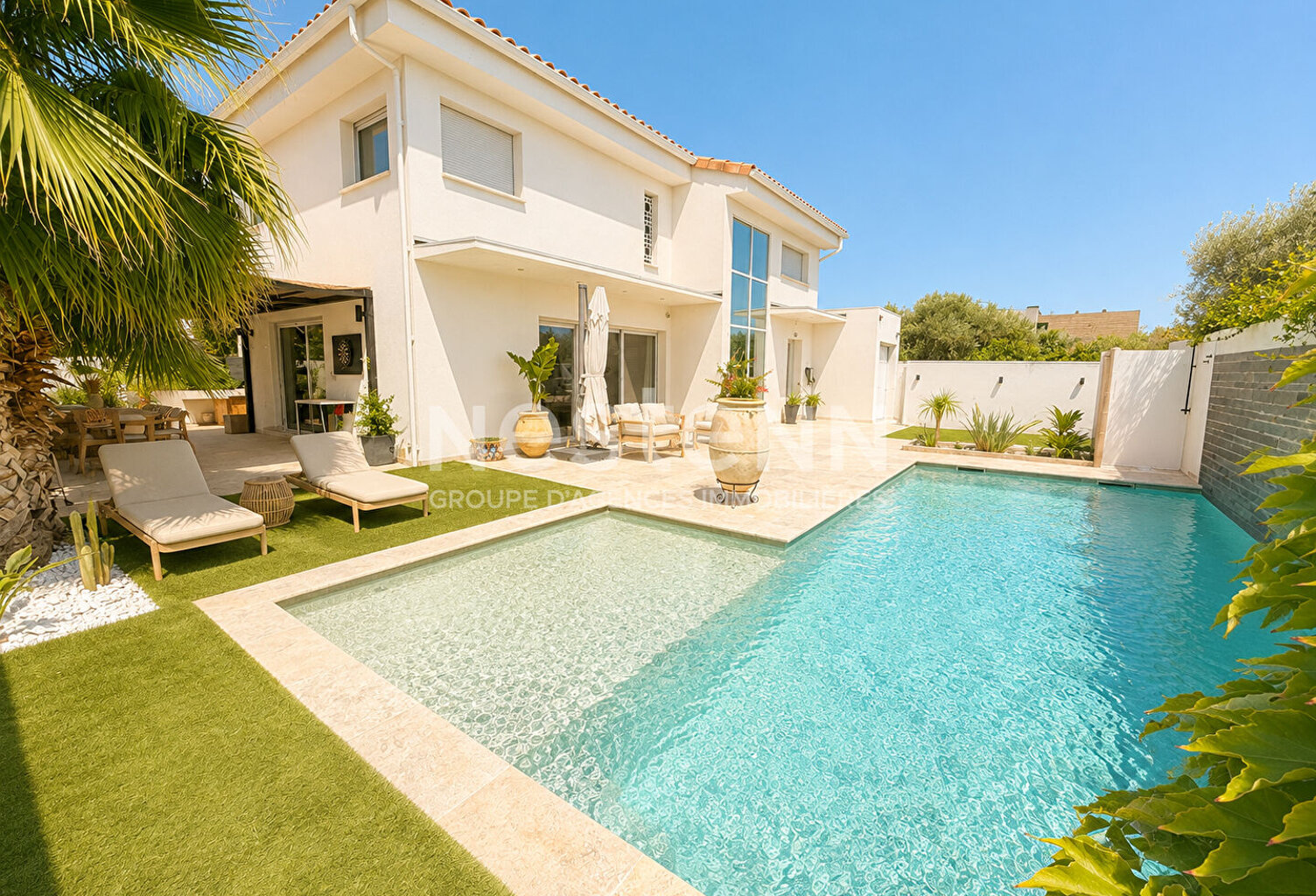 Maison Marignane 5 pièces 156,3 m², 3 chambres, bureau, piscine, jardin, terrasse, exposition plein sud, prestations haut de gamme — photo 1