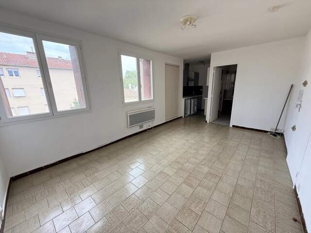 Nîmes, quartier Jean Jaurès, studio 23m² avec grenier 12m² — photo du bien