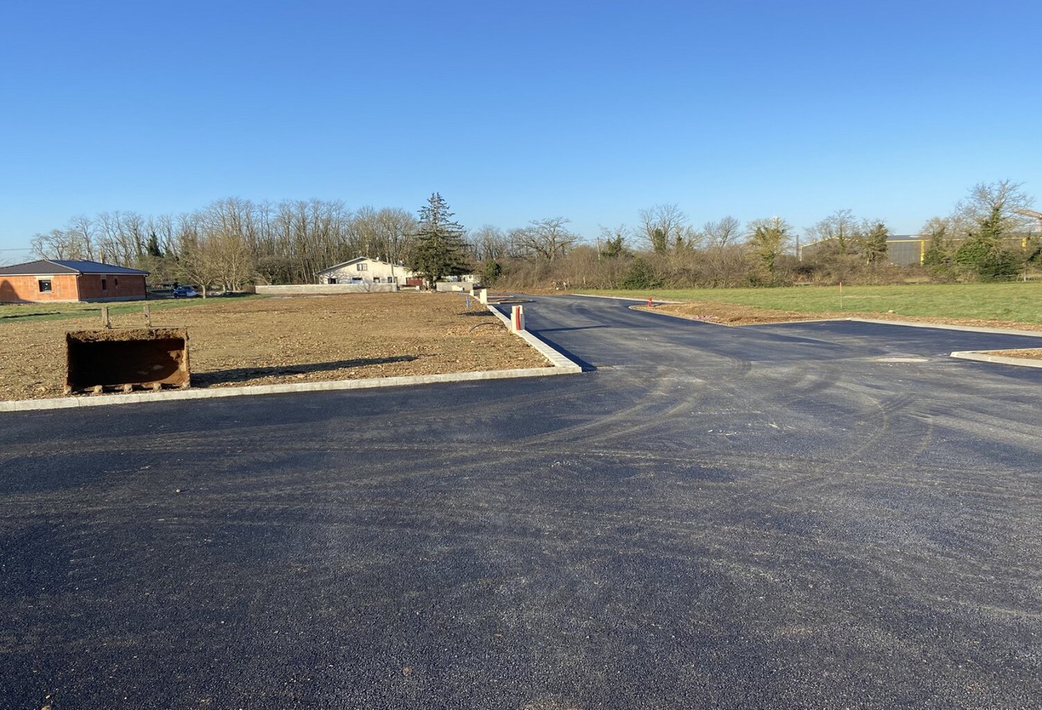 Viriat - terrain constructible 740m² - libre constructeur — photo 1