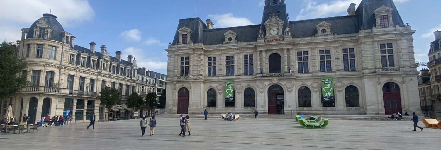 Immeuble  640 m² à vendre à Poitiers (86000)