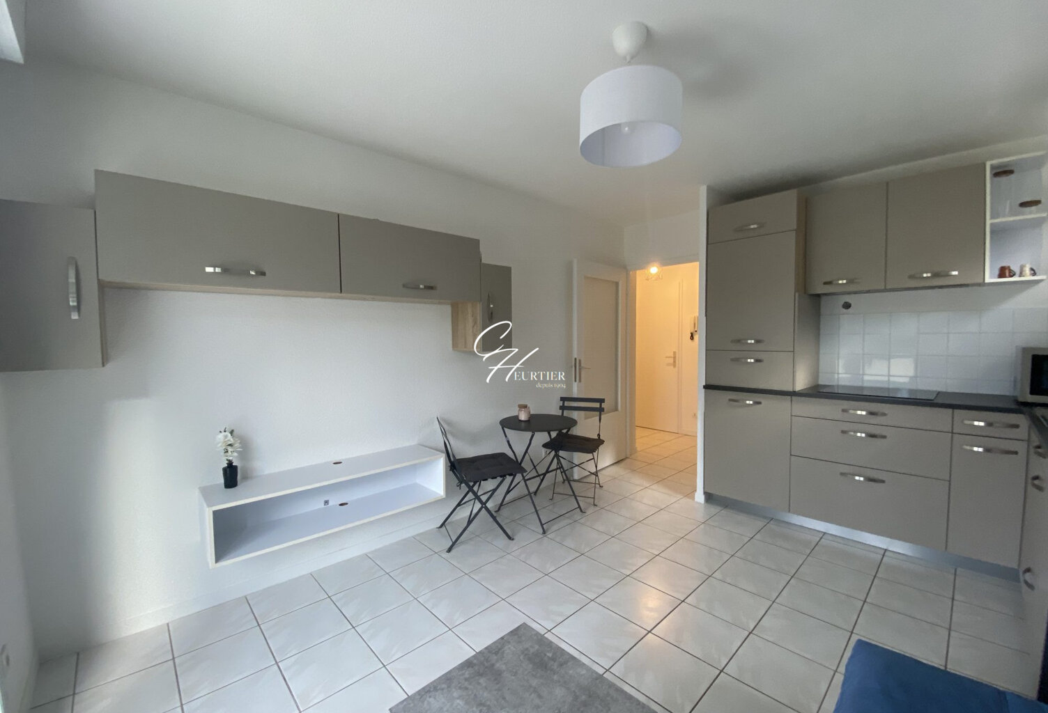 MAGNIFIQUE T1 MEUBLE DANS COPROPRIETE DE STANDING — photo 1