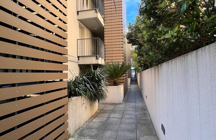 Appartement T1 BIS 33 m² meublé et rénové, dernier étage, avec garage fermé — photo 2